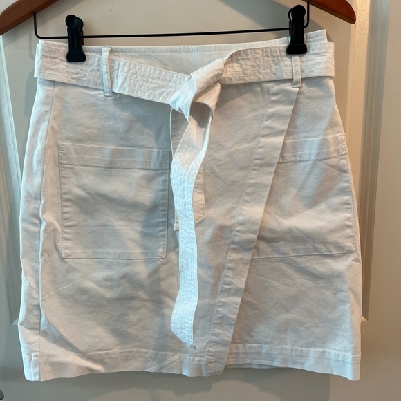 Ann Taylor Belted Skirt NWT 
Size:2 - Picture 3 of 11